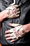 Митенки – кожаные перчатки без пальцев